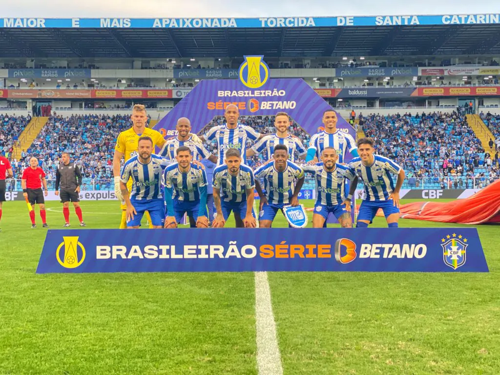 Avaí vence o Ceará e abre cinco pontos do Z4 1