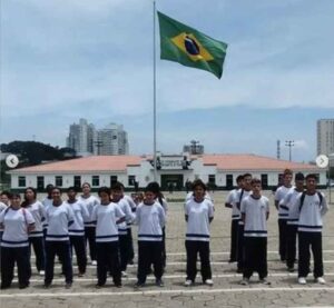 Escola do Carianos participa de Formatura do Dia da Bandeira comemorado no Exército Brasileiro 1