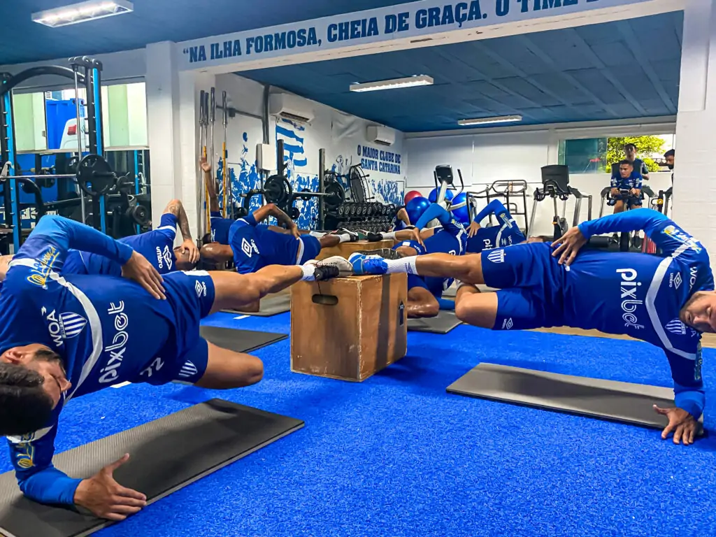 Avaí trabalha sua pré-temporada com treino e força na academia do clube 1