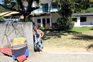 Dona Joaquina fala sobre o Trânsito na Praia da Solidão na temporada 1