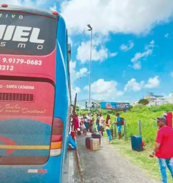 Polícia Civil passa a investigar ônibus fretado da Bahia que trouxe 40 pessoas para a Capital Catarinense 1