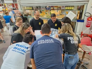 Polícia Científica atua em operação para garantir segurança alimentar e proteção à saúde de consumidores em Florianópolis 4