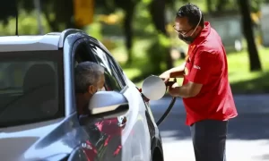 Leia mais sobre o artigo Preço da gasolina e do diesel sobem nesta quinta com novo ICMS