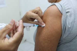 Leia mais sobre o artigo Dia D leva 115 mil pessoas aos postos de Saúde em Santa Catarina e cobertura vacinal contra a gripe atinge 20%