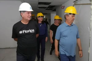 Leia mais sobre o artigo Governador visita obra do MultiHospital que será instalado no antigo aeroporto de Florianópolis
