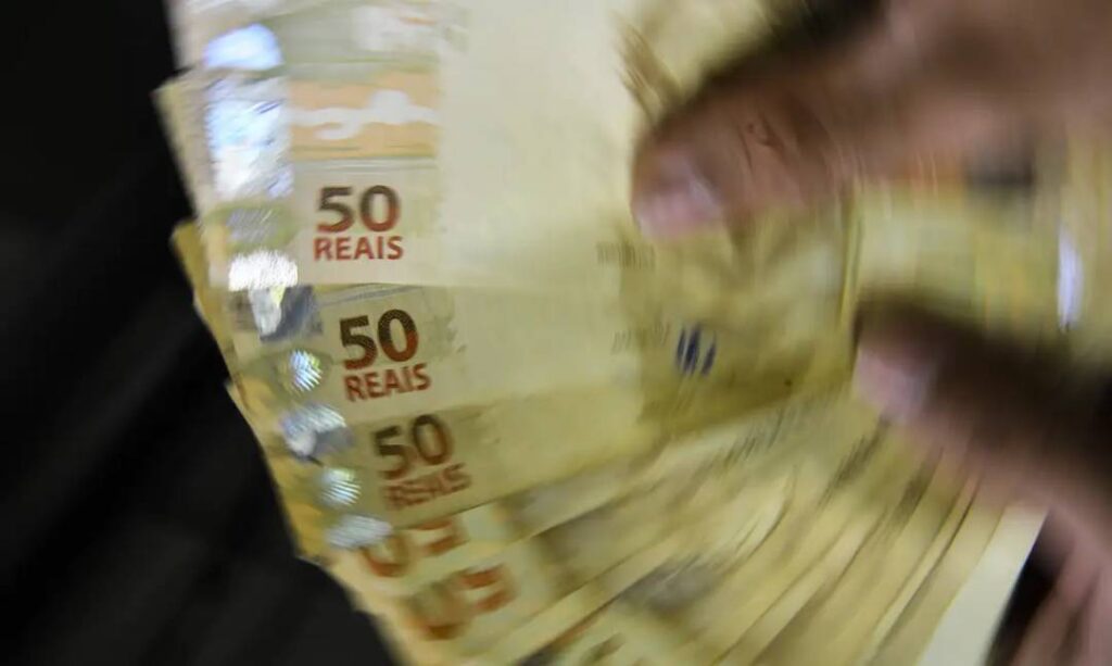 Governo propõe salário mínimo de R$ 1.502 em 2025 1