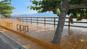 Leia mais sobre o artigo Ribeirão da Ilha tem novo deck público à beira-mar para contemplação