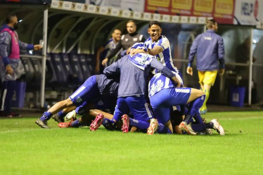 Avaí vence o Goiás e está no G4 1