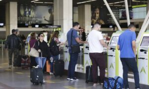 Leia mais sobre o artigo Com voos cancelados, aeroporto de Porto Alegre permanece fechado
