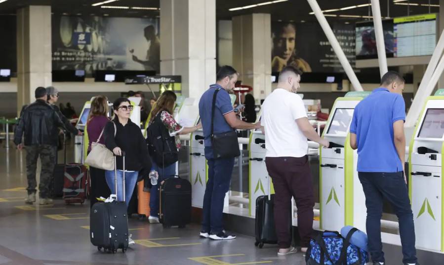 Com voos cancelados, aeroporto de Porto Alegre permanece fechado 1