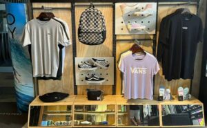 Leia mais sobre o artigo Florianópolis recebe loja especializada em roupas e equipamentos de surf e skate