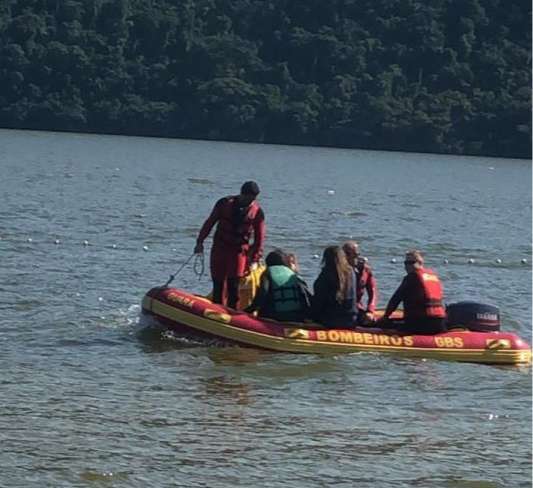 CBMSC resgata vítimas de naufrágio na Lagoa do Peri 1