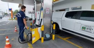 Leia mais sobre o artigo Gasolina ultrapassa R$ 6 e atinge maior preço do ano em SC