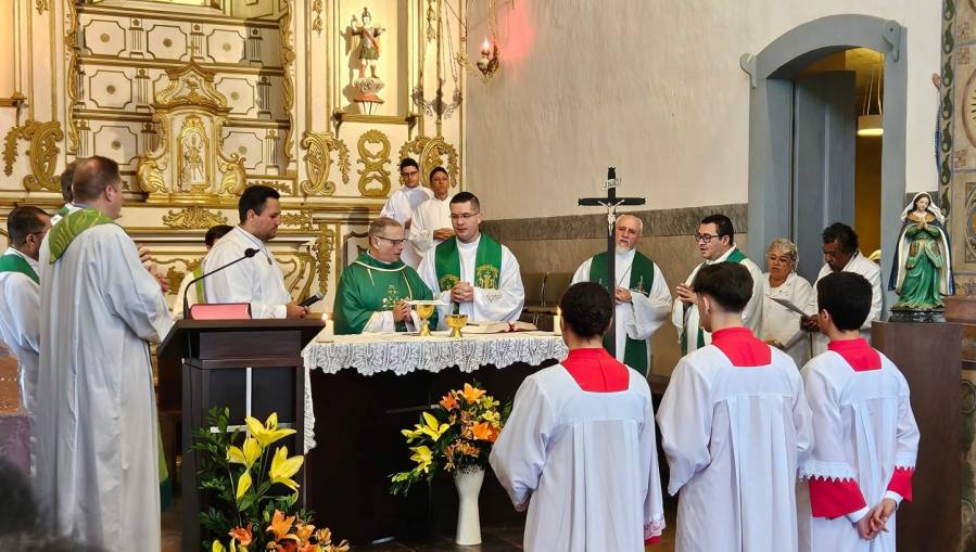 Primeira Missa do Padre Robson da Silva Pires na Paróquia Nossa Senhora da Lapa em Florianópolis 1