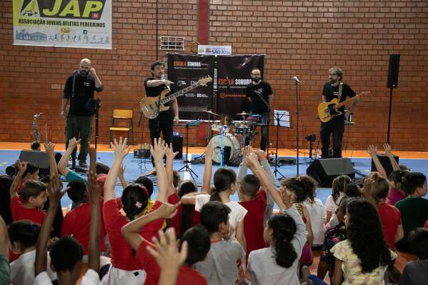 Projeto musical itinerante visita escola no bairro do Rio Tavares 3