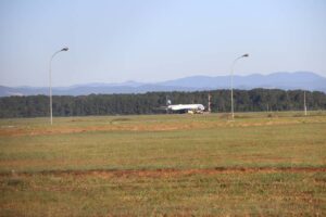 Leia mais sobre o artigo Aeroporto de Florianópolis é fechado após avião furar pneu na aterrissagem