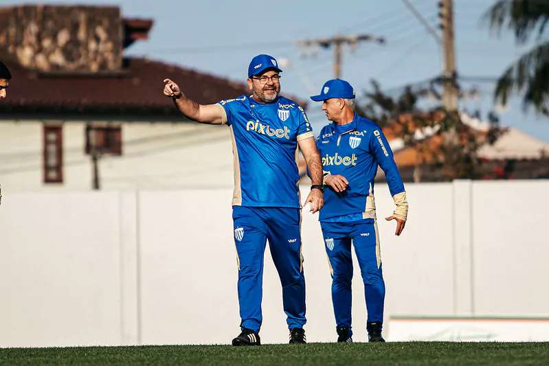 Enderson Moreira é apresentado e assume o comando técnico do Avaí 1