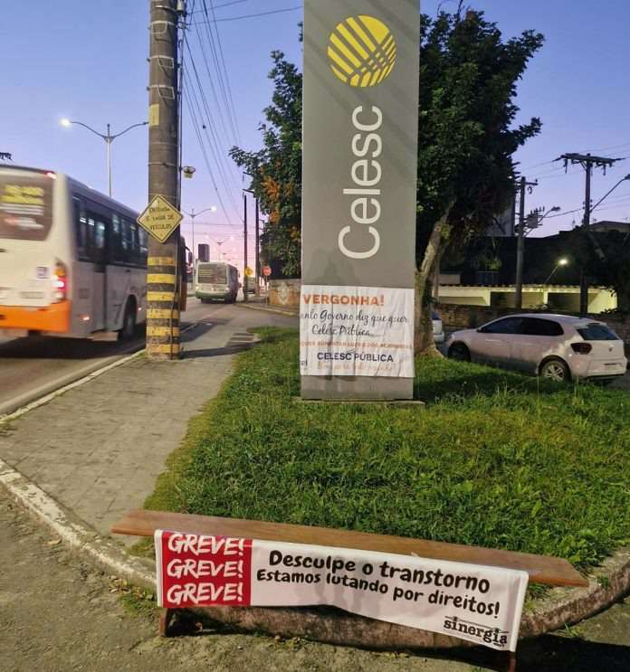 Servidores da Celesc entram em greve por tempo indeterminado 1