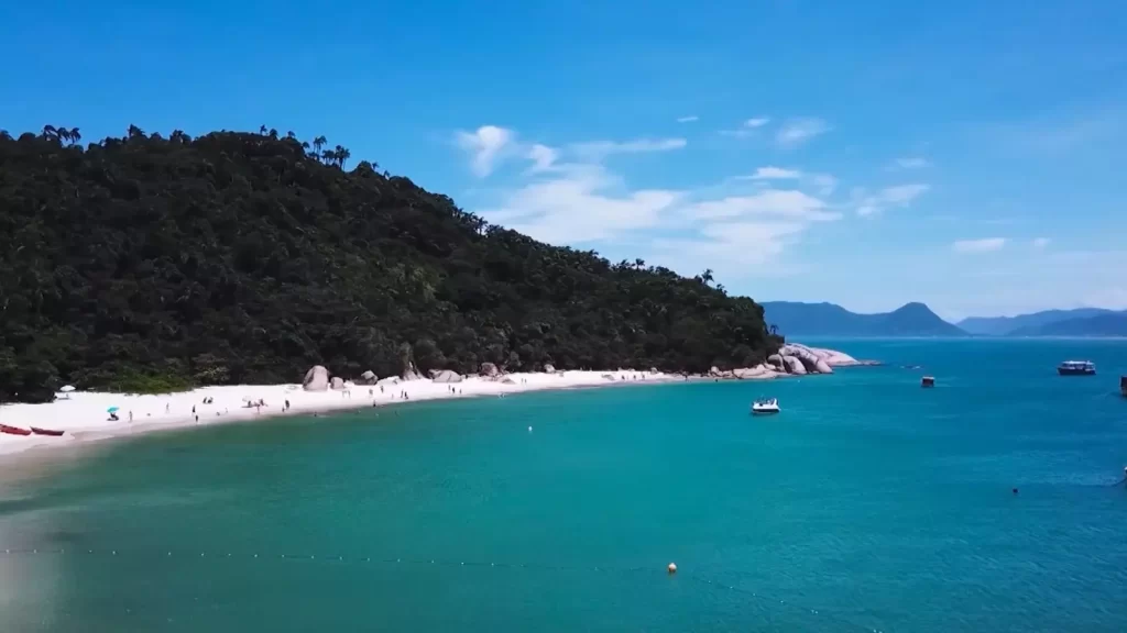 Turista some ao nadar para Ilha do Campeche e é achado após 4h de busca em Florianópolis 1