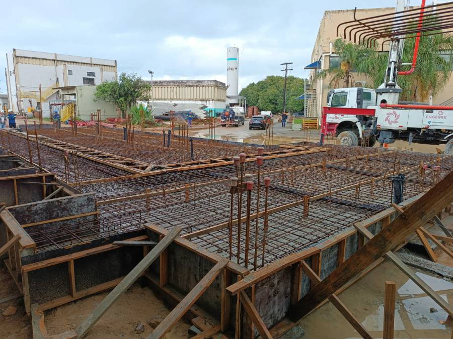 CASAN usa mais de 100 m³ de concreto para avançar na ampliação da ETE Insular 1