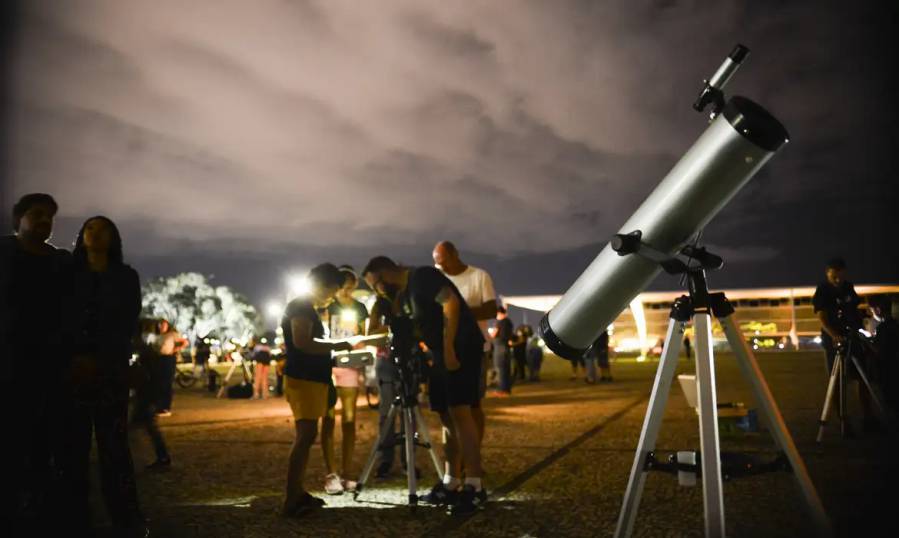 Cometa que passará perto da Terra poderá ser visto no Brasil 1