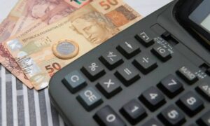 Leia mais sobre o artigo Ipea revê crescimento do PIB para 3,3% este ano e 2,4% para 2025