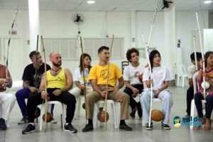 Oficina e vivência de Capoeira Angola com Mestre Gato Góes reúne dezenas de pessoas no Campeche 25