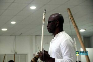 Oficina e vivência de Capoeira Angola com Mestre Gato Góes reúne dezenas de pessoas no Campeche 26