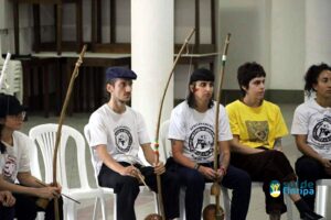 Oficina e vivência de Capoeira Angola com Mestre Gato Góes reúne dezenas de pessoas no Campeche 30