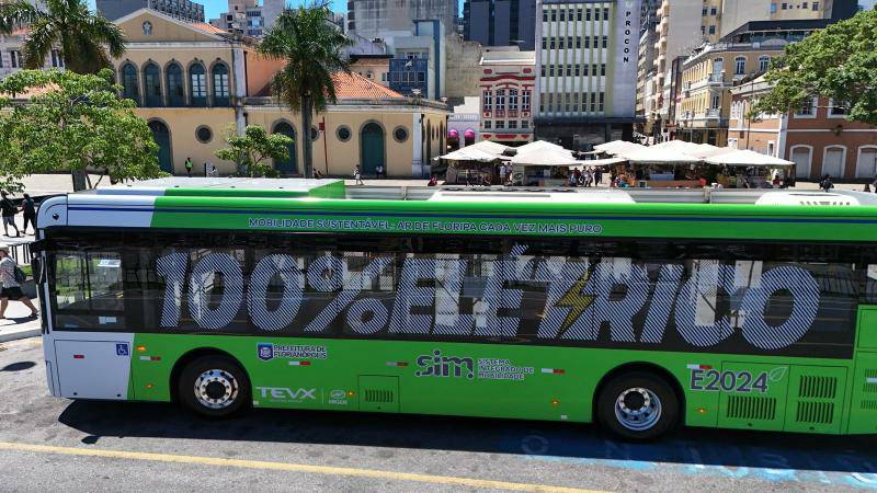 Primeiro ônibus 100% elétrico começa a rodar em Florianópolis 1