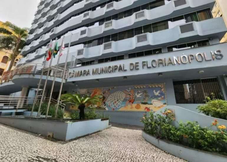 Salário dos Vereadores eleitos em Florianópolis será superior a R$ 26 mil em 2025 1