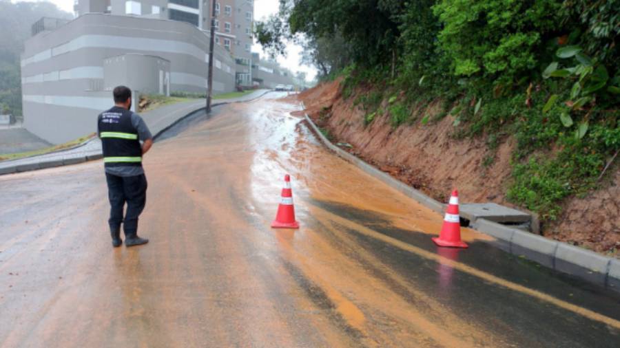 Chuvas intensas provocam alagamentos e deslizamentos em municípios de Santa Catarina 1