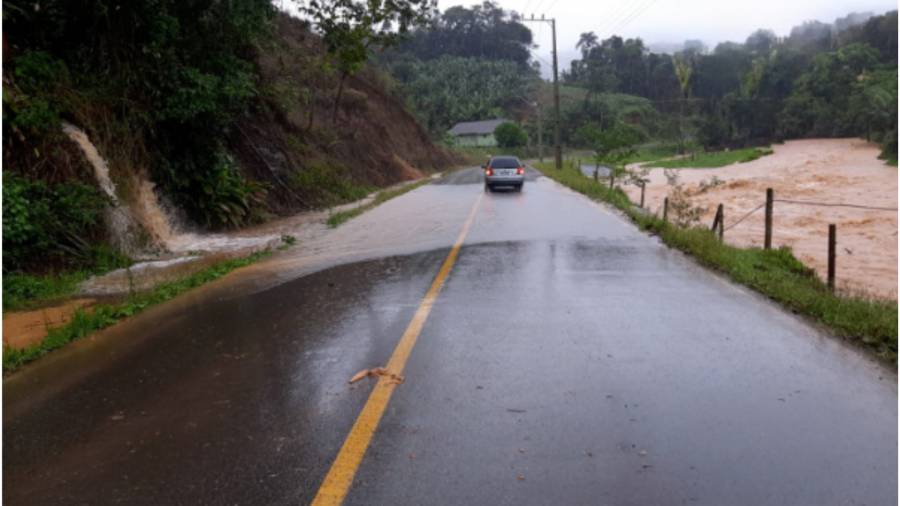 Chuvas intensas provocam alagamentos e deslizamentos em municípios de Santa Catarina 2