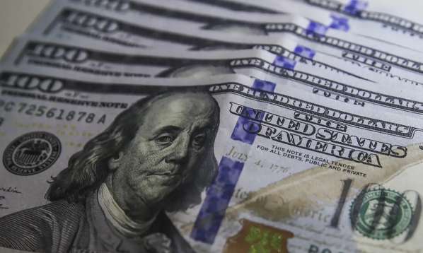 Dólar fecha na maior cotação do Plano Real na espera por cortes 2