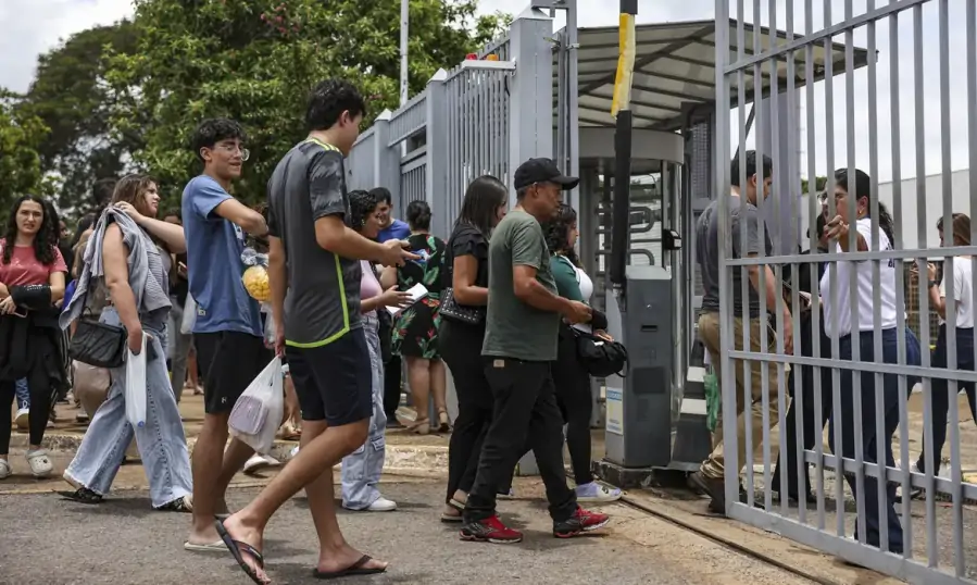 Estudantes aprovam tema da redação do Enem, mas acham prova cansativa 1