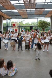 Leia mais sobre o artigo Projeto Menina Percussão encanta público no Multi Open em tarde de cultura e arte