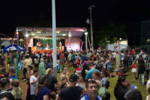 Festa de Natal encanta moradores na Praça do Carianos 3