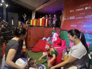 Festa de Natal encanta moradores na Praça do Carianos 9