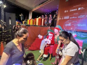 Festa de Natal encanta moradores na Praça do Carianos 10