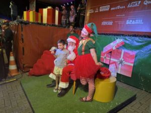 Festa de Natal encanta moradores na Praça do Carianos 11