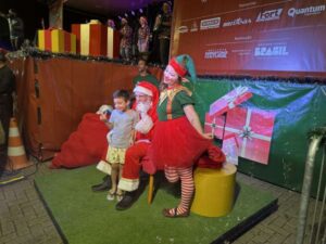 Festa de Natal encanta moradores na Praça do Carianos 12