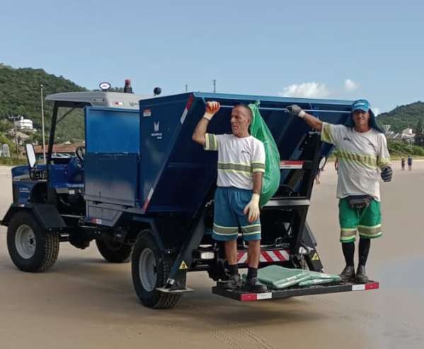 Operação limpeza no Réveillon 2025 mobiliza 400 pessoas em Florianópolis 1