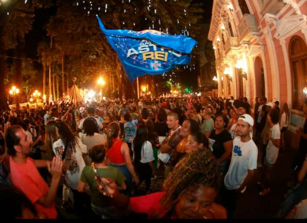 Acadêmicos do Sul da Ilha participa da tradicional Volta à Praça XV dia 11 1