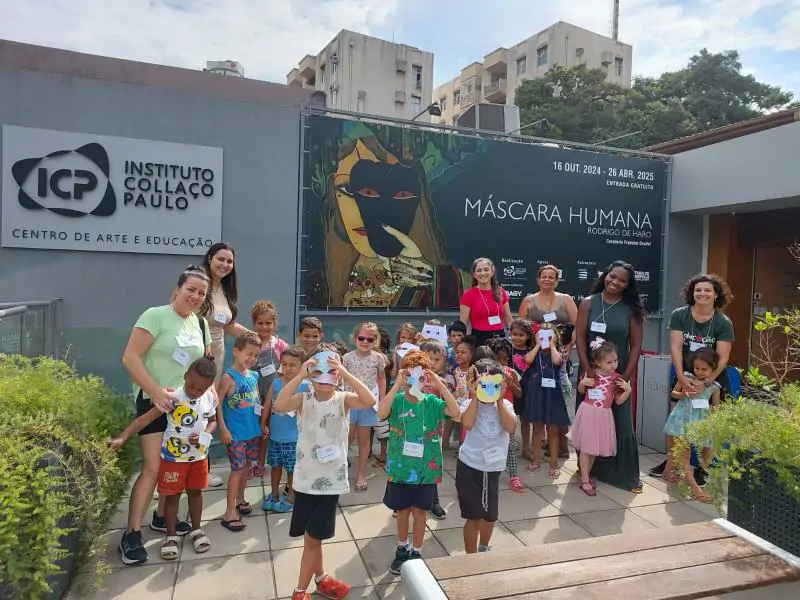 Crianças do Educar no Verão visitam exposição de “Máscara Humana” 1