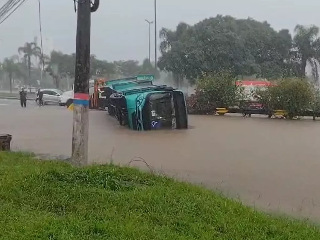 Florianópolis decreta emergência e Santa Catarina mobiliza esforços de assistência 1