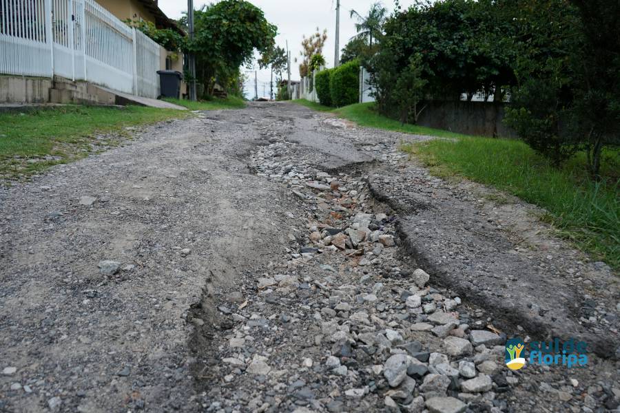 Moradores da Servidão Passaredo no Campeche reivindicam pavimentação e recebem melhorias na via 1