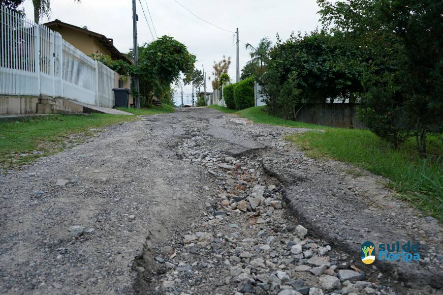 Moradores da Servidão Passaredo no Campeche reivindicam pavimentação e recebem melhorias na via 3