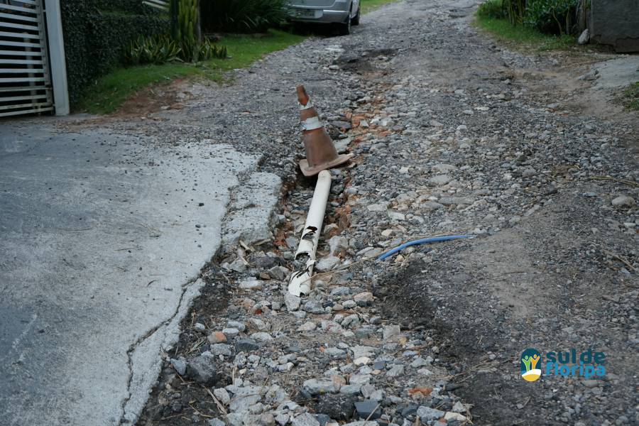 Moradores da Servidão Passaredo no Campeche reivindicam pavimentação e recebem melhorias na via 4