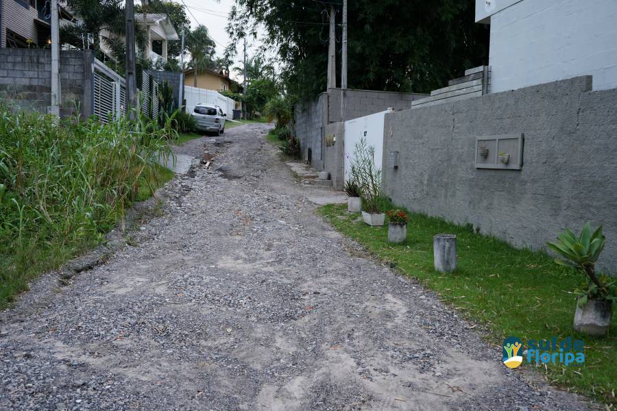 Moradores da Servidão Passaredo no Campeche reivindicam pavimentação e recebem melhorias na via 2