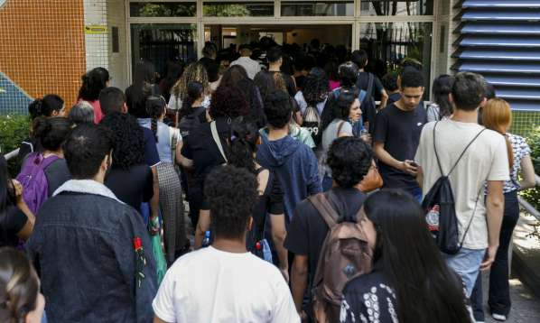 TCU suspende R$ 6 bilhões do Pé de Meia 1